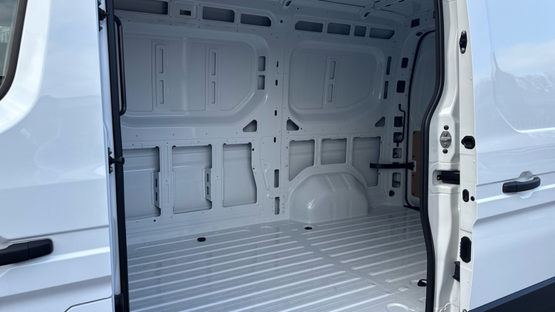 Renault Master Mwb Diesel Fwd MM35 Blue dCi 130 Advance Medium Roof Van